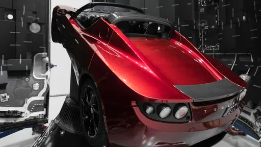 Novos cálculos indicam que Tesla Roadster enviado ao espaço pode cair na Terra