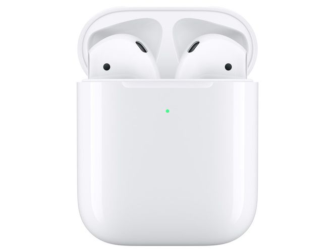 Os AirPods da Apple (foto) podem ganhar um novo concorrente, já que rumores apontam que a Amazon estaria criando os seus próprios earbuds