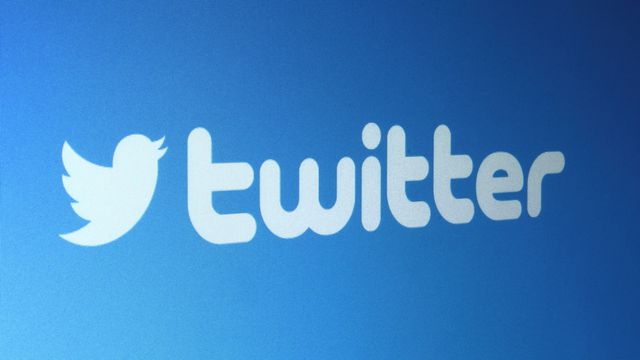 Twitter cancela contas que mantinham tweets apagados de políticos