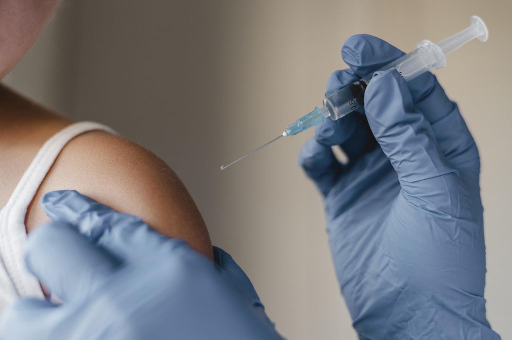 Cuba é o primeiro país a vacinar crianças contra a COVID-19 massivamente (Imagem: Freepik)