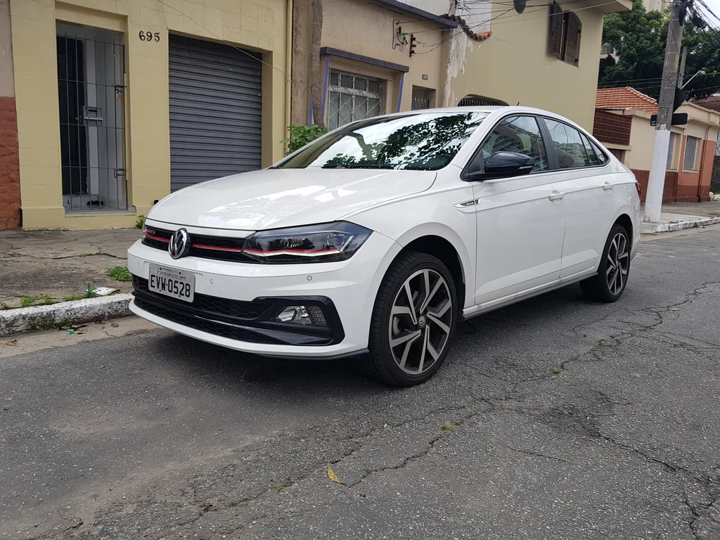 O Virtus GTS é a versão topo de gama na linha do sedã compacto da Volkswagen (Imagem: Felipe Ribeiro/Canaltech)