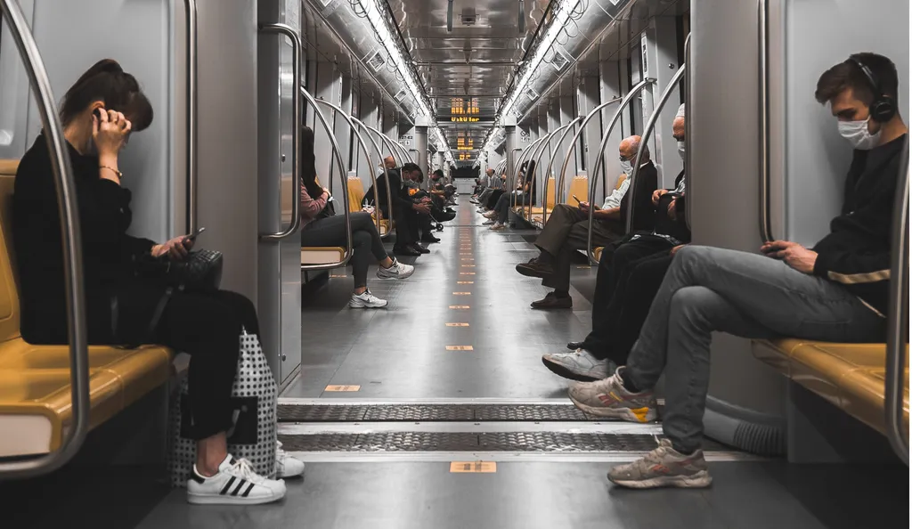Conectividade 5G tem potencial de transformar o transporte público (Imagem: arda tutkun/Unsplash)