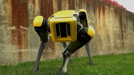 Robô da Boston Dynamics já sabe abrir e segurar a porta para outro robô passar