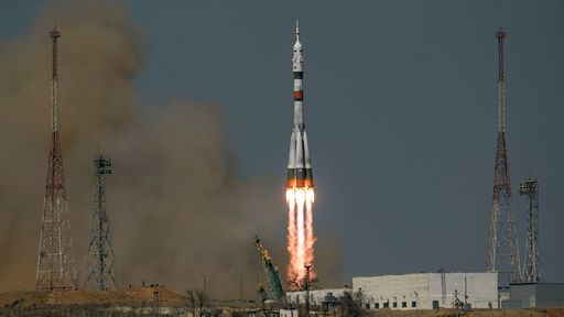Nova turma de astronautas chega em segurança à Estação Espacial Internacional