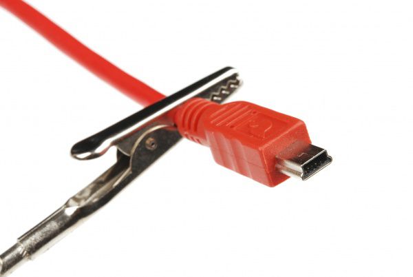 Exemplo de conector mini-USB macho. Fonte: Sparkfun.com