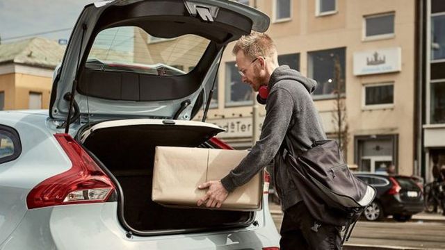 Volvo cria sistema que faz entregas rápidas direto no seu porta-malas; entenda