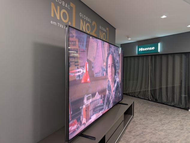TV Hisense 116UX
