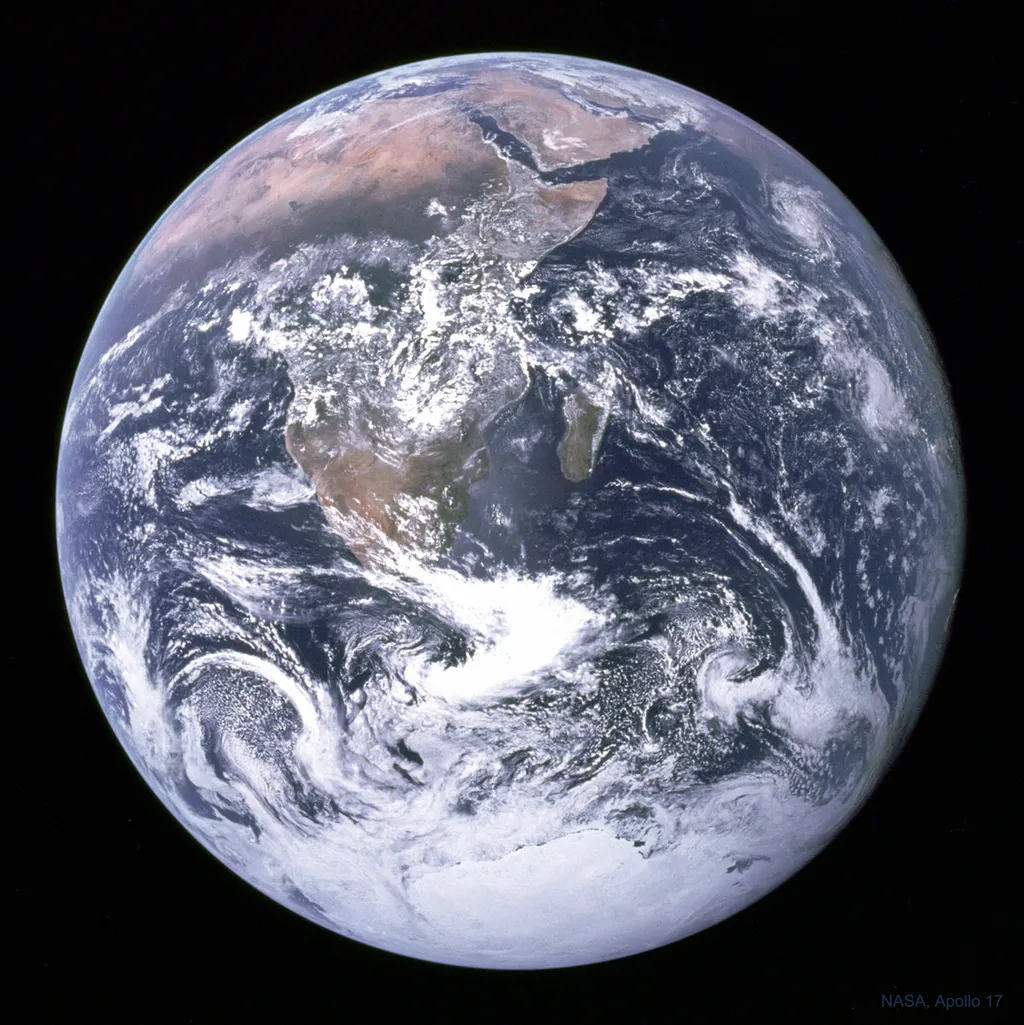 A Terra, registrada pelos astronautas da missão Apollo 17 (Imagem: Reprodução/NASA, Apollo 17 Crew)