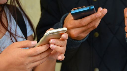 Cibercrimonosos miram políticos brasileiros como alvos para clonagem de celular