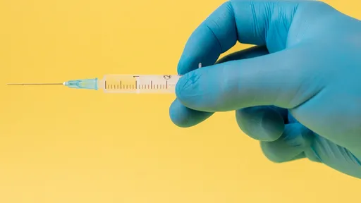 Vacinas de Oxford e Pfizer geram boa resposta imune com dose única em idosos