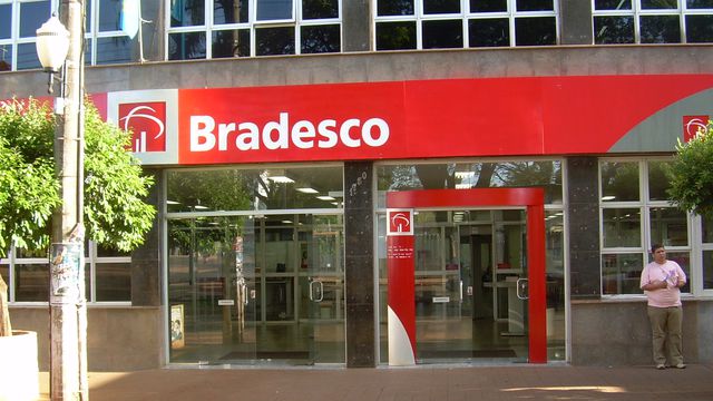 Bradesco agora oferece serviço de consultas financeiras a partir do WhatsApp