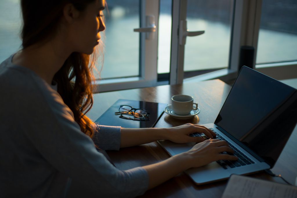 O Chronoworking está ligado ao home-office e everywhere-office, onde se pode trabalhar de qualquer lugar — a adaptação ao relógio biológico dos colaboradores gera benefícios à produtividade e à saúde mental (Imagem: Thought Catalog/Unsplash)