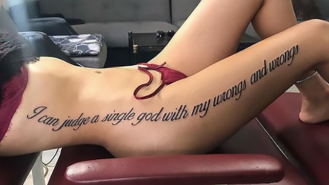 Influencer turca arranca risadas no Instagram por tatuagem com erro de tradução