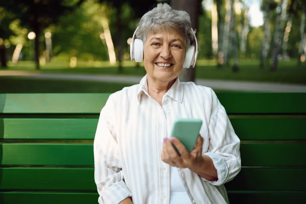 Ouvir músicas com as quais temos uma conexão emocional pode ser um exercício para o cérebro, melhorando até pacientes de Alzheimer (Imagem: NomadSoul1/Envato)