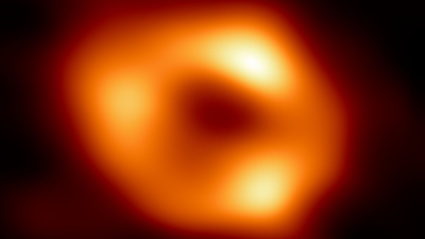 A 1ª foto do buraco negro no centro da Via Láctea