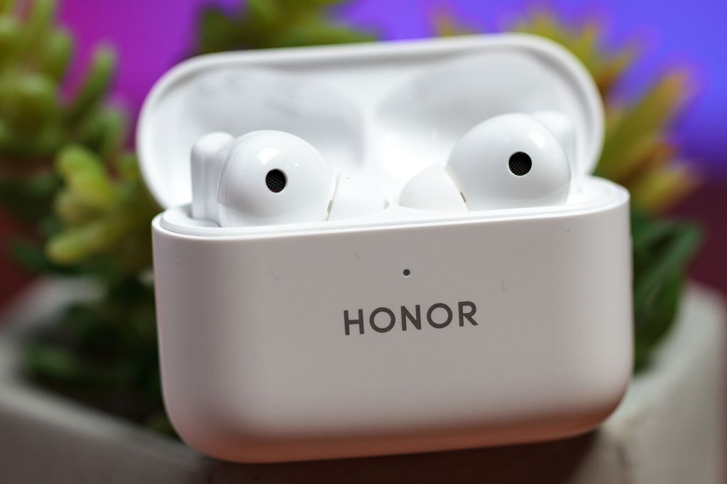 O áudio dos Honor Earbuds 2 Lite é ótimo em frequências médias e agudas (Imagem: Ivo/Canaltech)