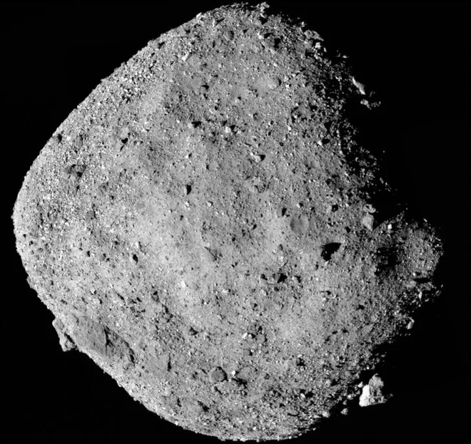 A superfície granulada de Bennu impede a formação de pequenas crateras de impacto (Imagem: Reproução/NASA/Goddard/University of Arizona)