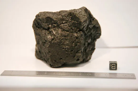 O meteorito Miller Range 03346, que veio de Marte e foi descoberto em 2003 (Imagem: Reprodução/NASA)