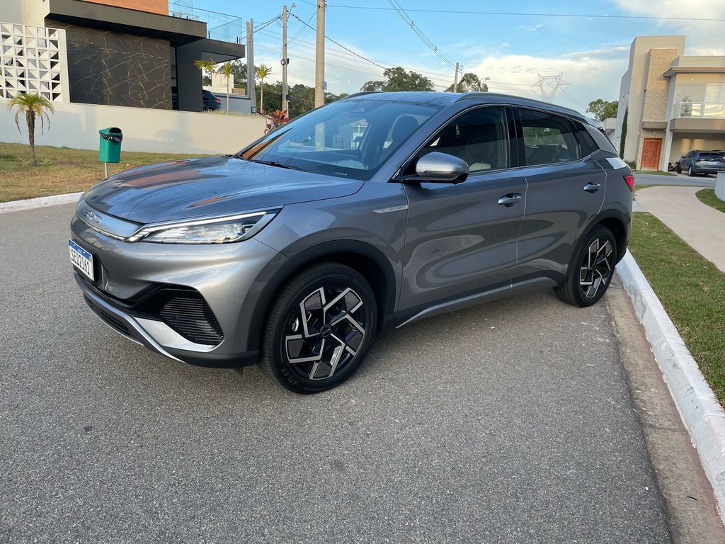 Yuan Plus visto de frente