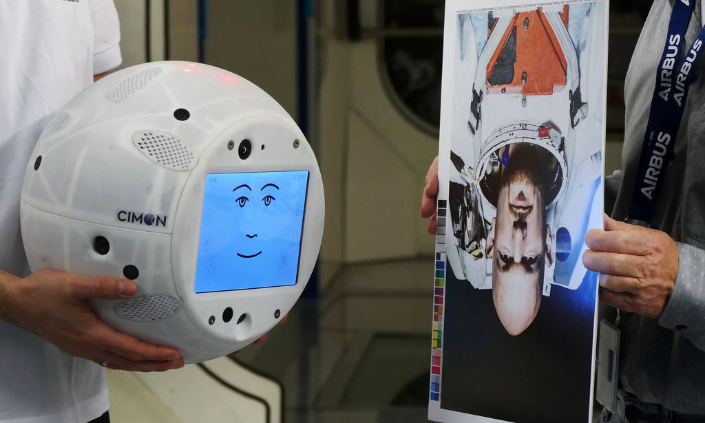 IBM envia cabeça robótica flutuante para a Estação Espacial Internacional