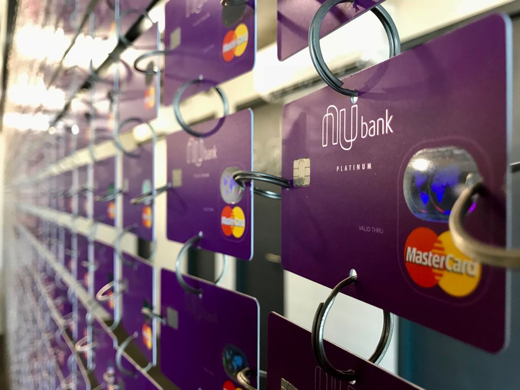 Nubank deve inaugurar função de débito para seus cartões em XX