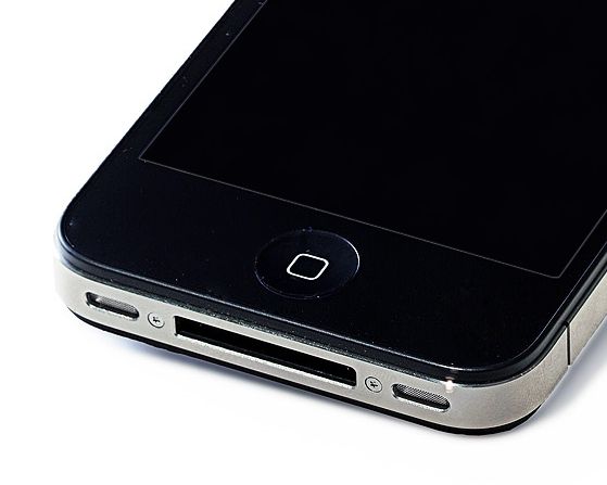 Conector de trinta pinos dos modelos de iPhone 1 ao 4s. Foto: Reprodução (Apple)