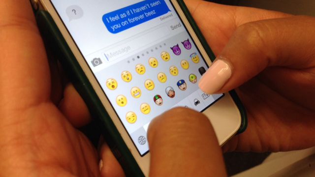 Apple anuncia novos emojis, dentre eles mulher amamentando, zumbi e barbudo