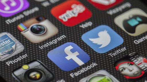 Senador americano cria lei que proíbe redes sociais “viciantes”