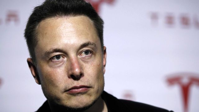 Elon Musk defende diretores da Tesla contra críticas de ineficiência