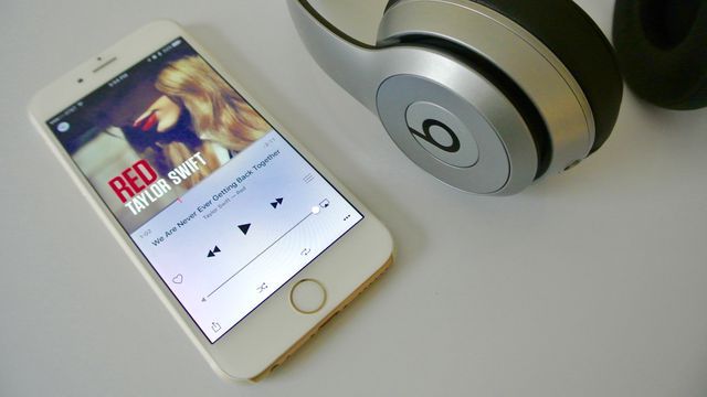 Apple estaria desenvolvendo fones sem fio para o próximo iPhone