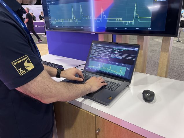Dell Pro Max Plus em demonstração com modelos de IA rodando localmente