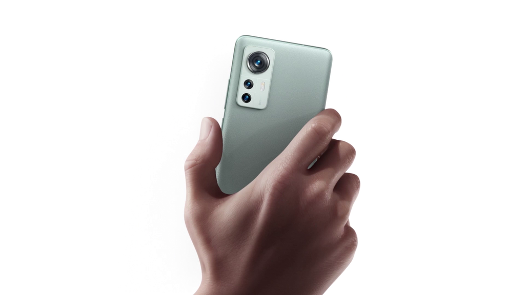 Xiaomi 12X é promovido como uma celular flagship com tamanho compacto (Imagem: Divulgação/Xiaomi)