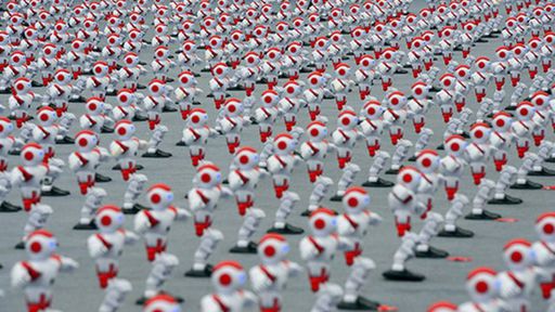 Mais de 1.000 robôs dançam em sincronia e entram para o Livro dos Recordes