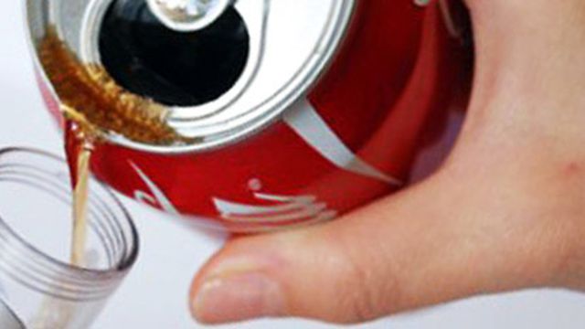 Que tal alimentar seu celular com Coca-Cola ao invés de bateria?