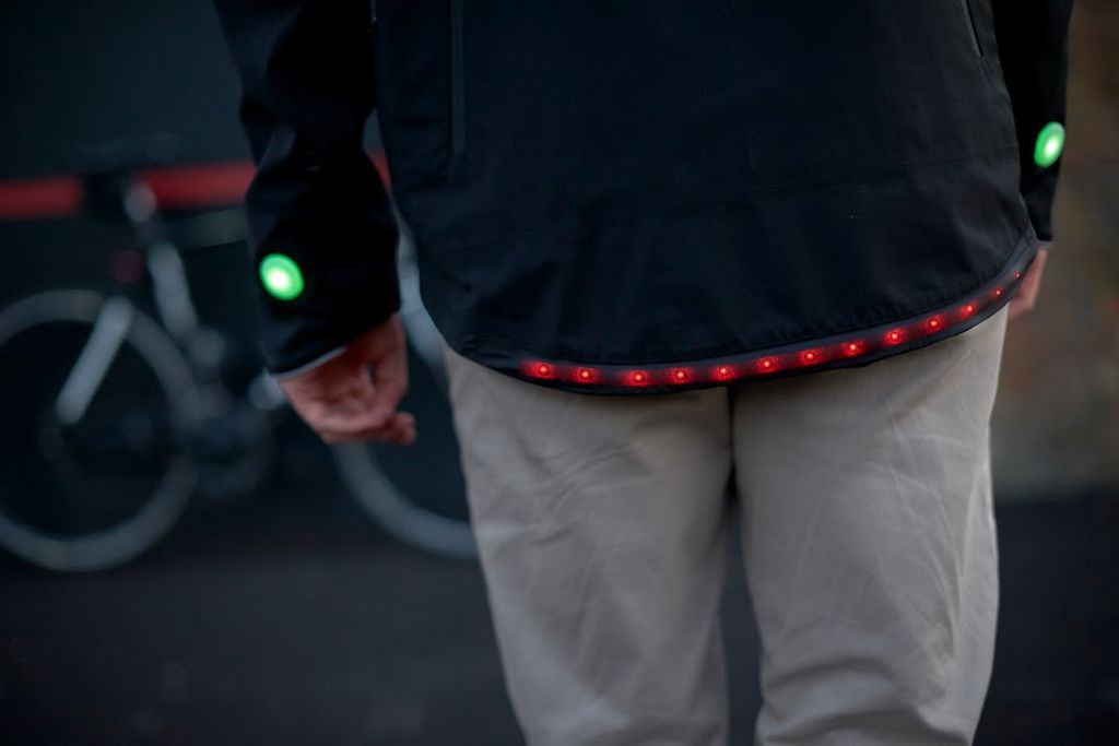 Ford cria jaqueta inteligente focada na segurança dos ciclistas