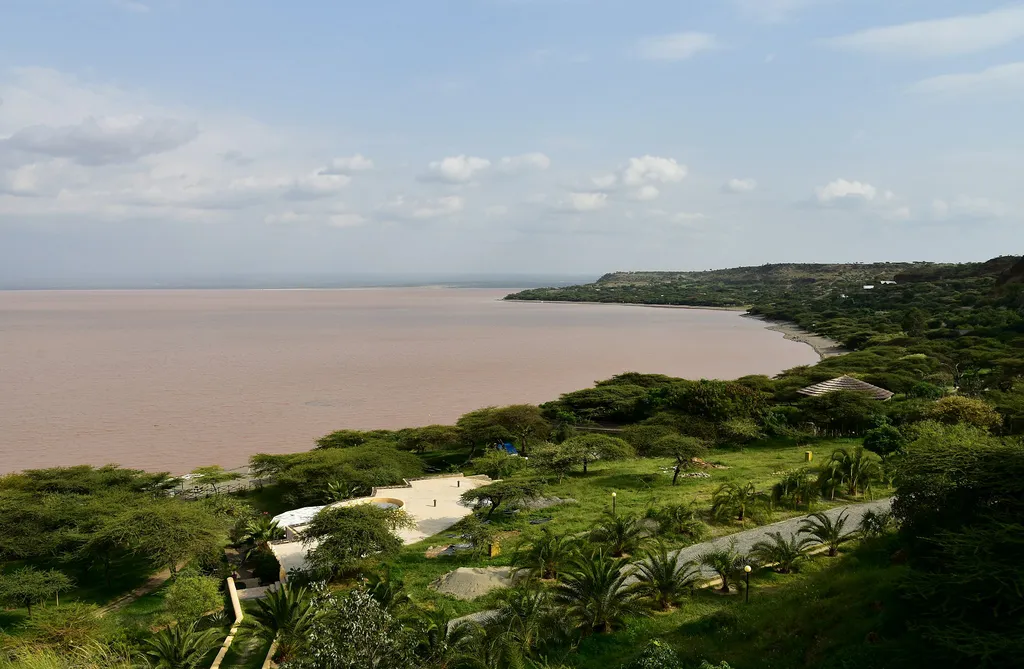 Vista do Lago Langano a partir de um resort na região (Imagem: Richard Mortel/Wikimedia Commons)