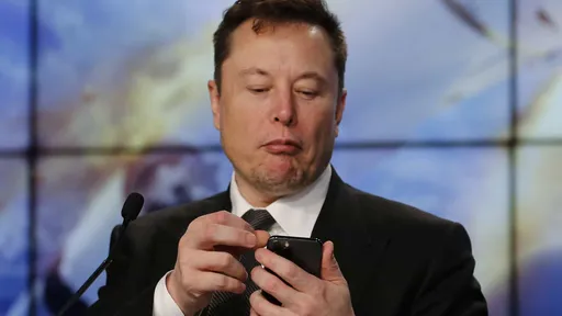 Musk promete: Tesla terá nível máximo de direção autônoma até o fim do ano