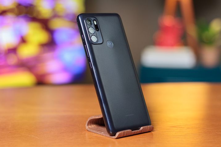 Moto G60s: celular intermediário prioriza jogos e carregamento rápido