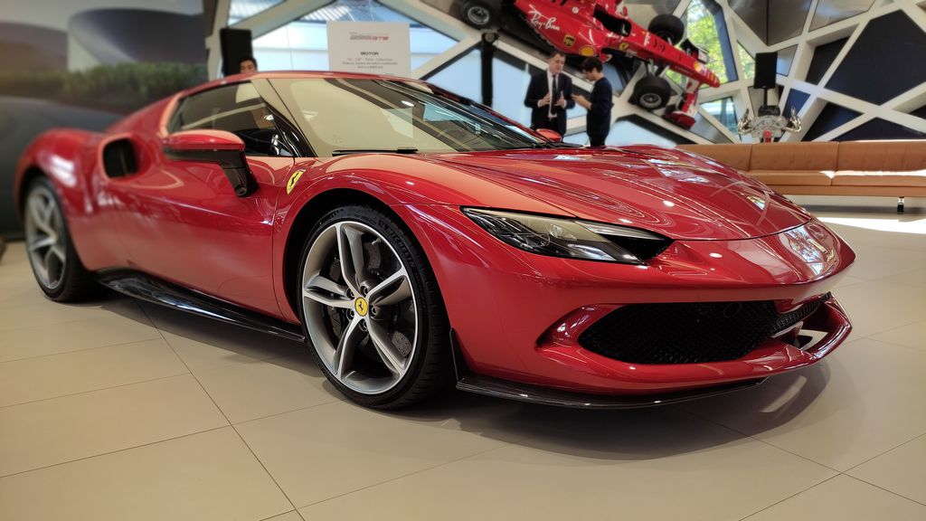 Ferrari 296 GTB custa quase R$ 5 milhões no Brasil (Imagem: Felipe Ribeiro/Canaltech)