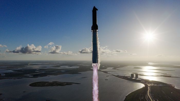 SpaceX lança a Starship, maior nave do mundo, pela 11ª vez — e pousa no oceano