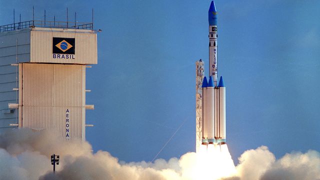 Brasil tenta parceria com SpaceX e Boeing para lançar foguetes até 2021