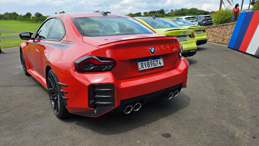 Der Preis für den BMW M2 in Brasilien beginnt bei 617.950 R$, aber um diesen Preis zu bekommen, muss man bar bezahlen, oder?  (Bild: Paulo Amaral/Canaltech)