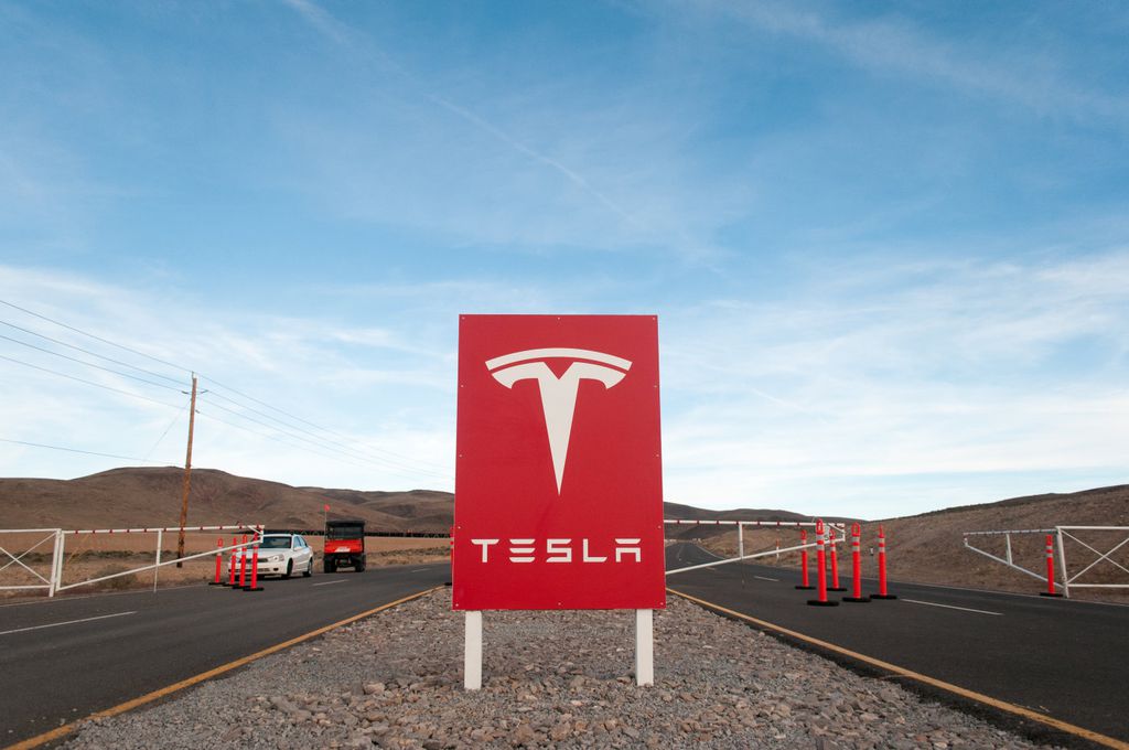 Reportagem afirma que Tesla está escondendo o número de acidentes em sua fábrica