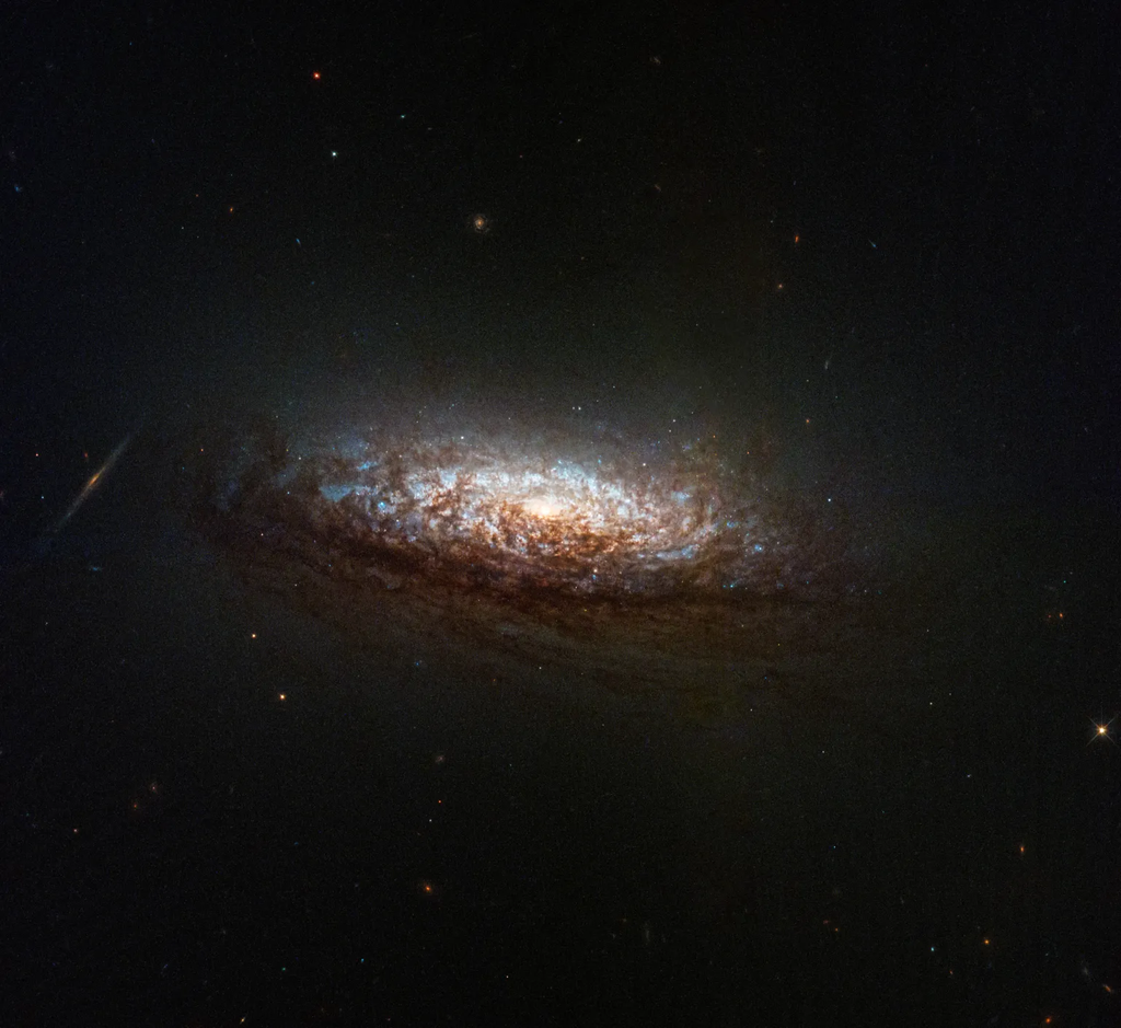 Galáxia NGC 1546 registrada pelo Hubble (Imagem: Reprodução/NASA, ESA, STScI, David Thilker (JHU)