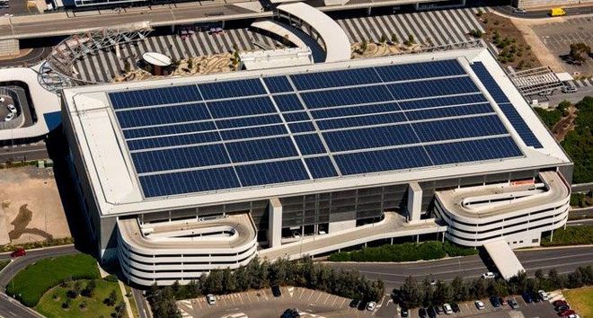 Painéis solares no aeroporto de Adelaide (Imagem: Reprodução/RMIT)