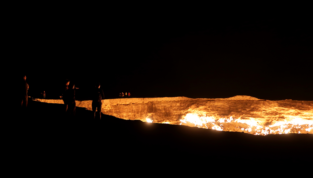 Os fogos do Portal do Inferno em 2018, quando ainda havia muito combustível e um incêndio visível por quilômetros (Imagem: John Pavelka/CC-BY-2.0)