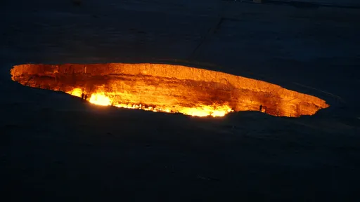 50 anos queimando: por que a "Porta do Inferno" pega fogo?