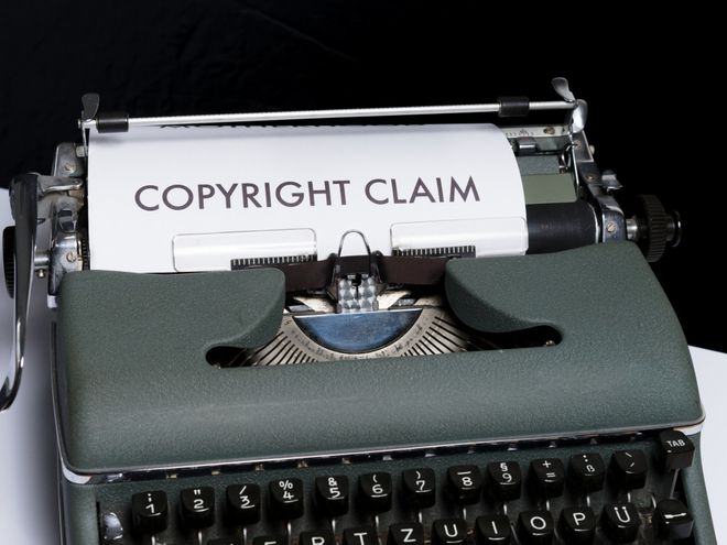 Patente e marca registrada também são termos relacionados à proteção de propriedade intelecual, mas não sigificam a mesma coisa que o copyright (Imagem: Markus Winkler/Unsplash)