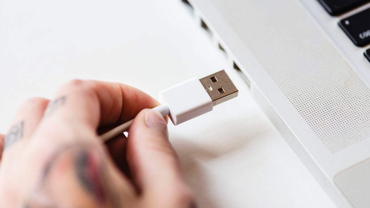 Como saber o lado certo da USB na hora de plugar