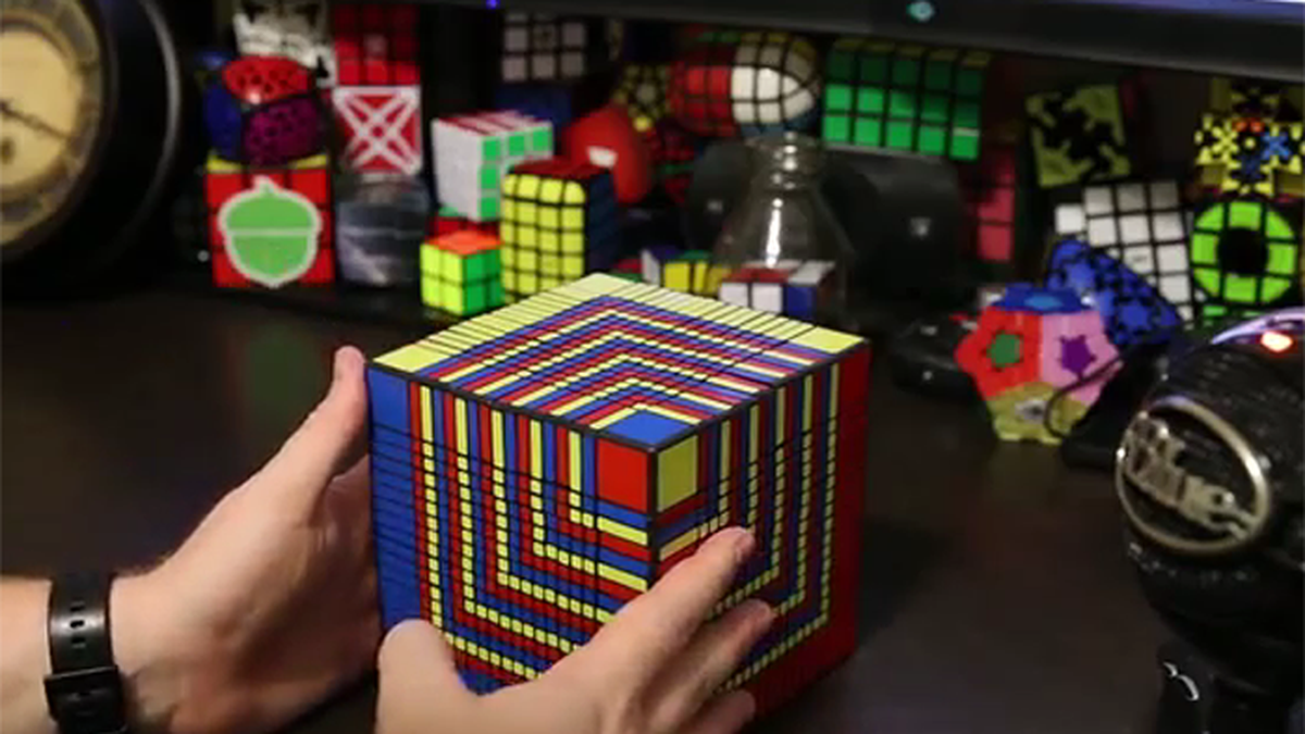 Cubo Mágico Mais Difícil Do Mundo (muda De Cor) Hasbro